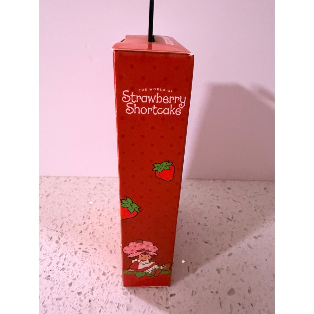 Strawberry Shortcake Wired Earbuds with Protective Pink Zipper Case New in Box - Picture 4 of 4